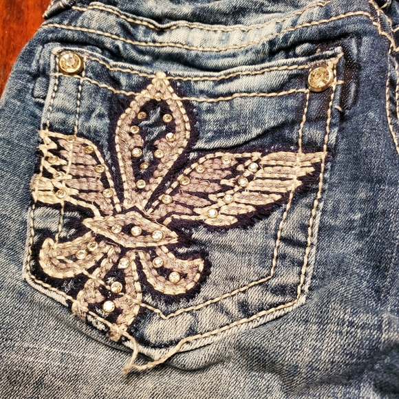 Miss Me Bermuda Shorts - Picture 5 of 5